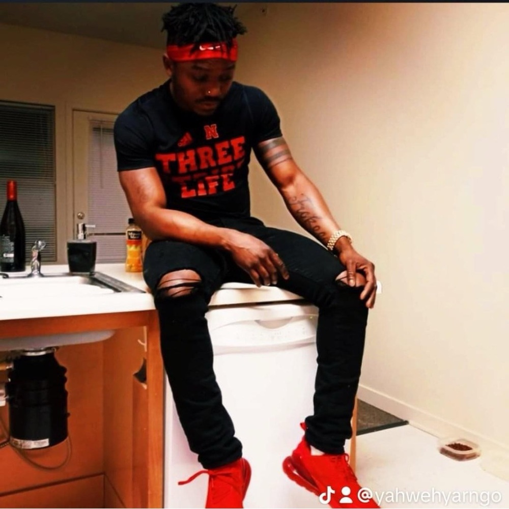 Meet your Posher, Yola